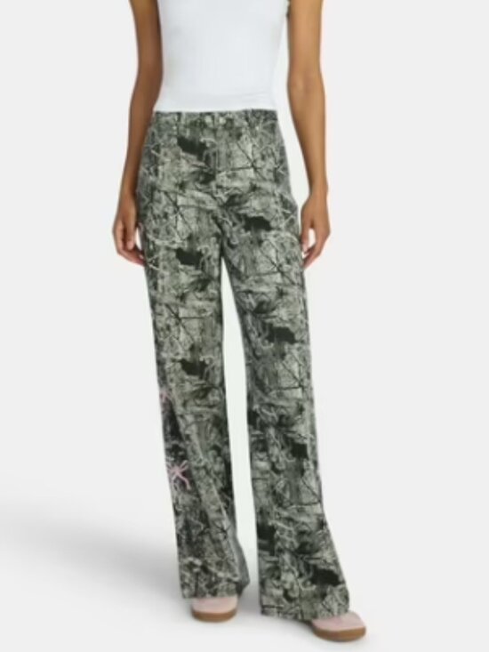 Madden Nyc Denim - Madden NYC Women’s Ultra 90's Camo Jeans with Bow Embroidery Size 14 NWT